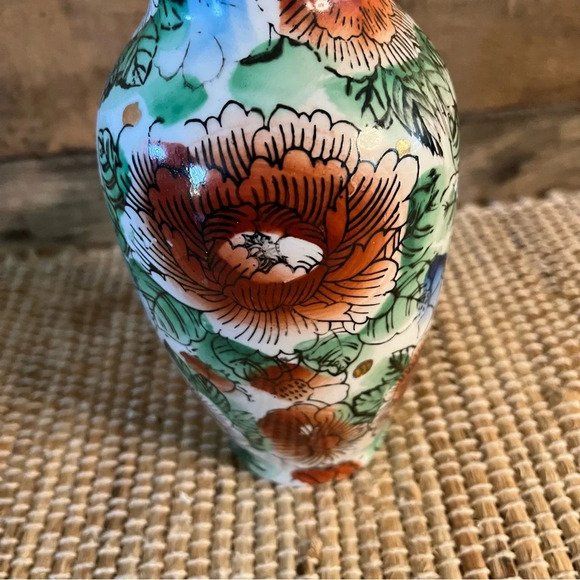 Small Floral‎ Vase - Picture 4 of 6